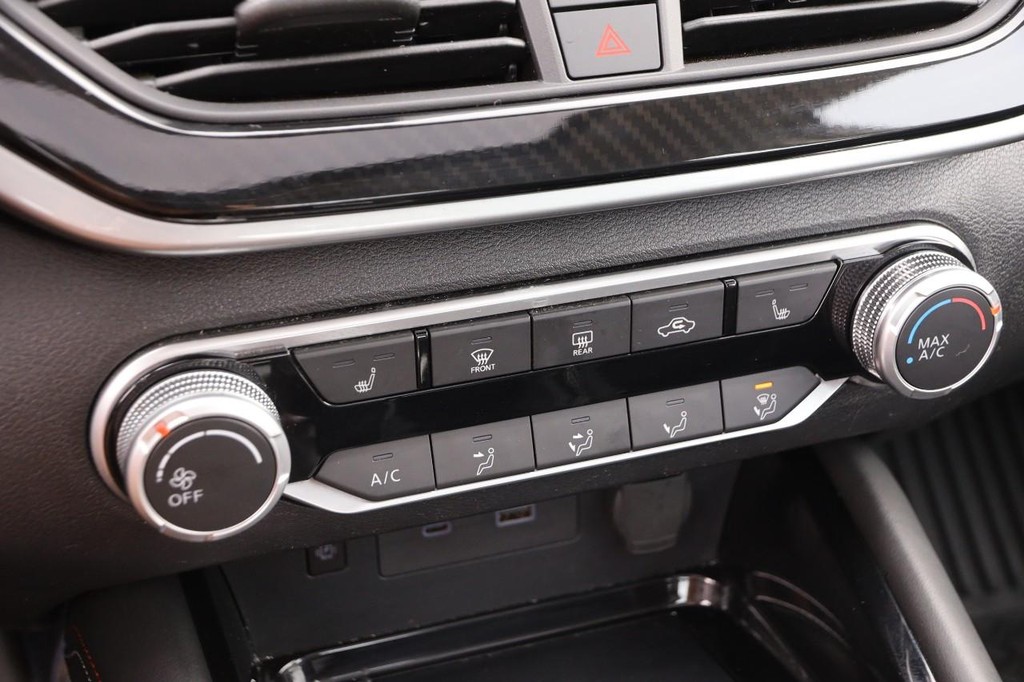 Nissan Altima Vehicle Image 17