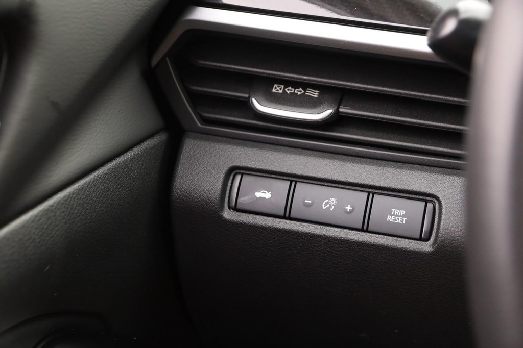 Nissan Altima Vehicle Image 18