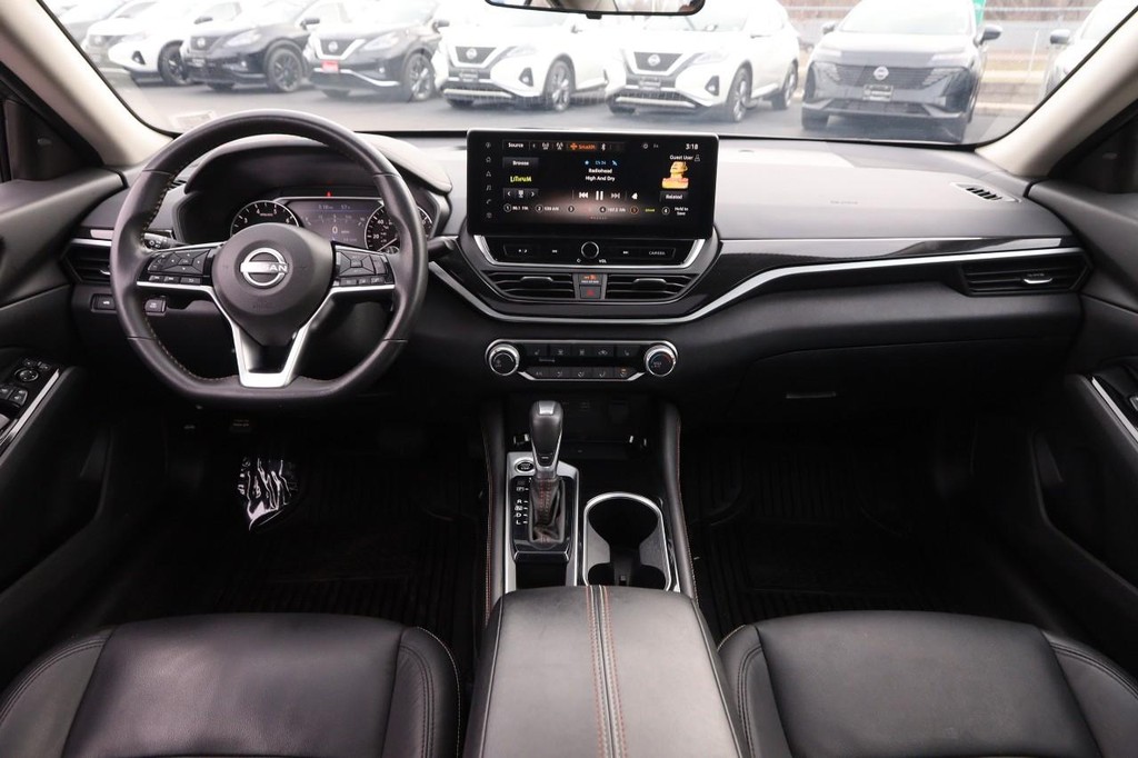 Nissan Altima Vehicle Image 19