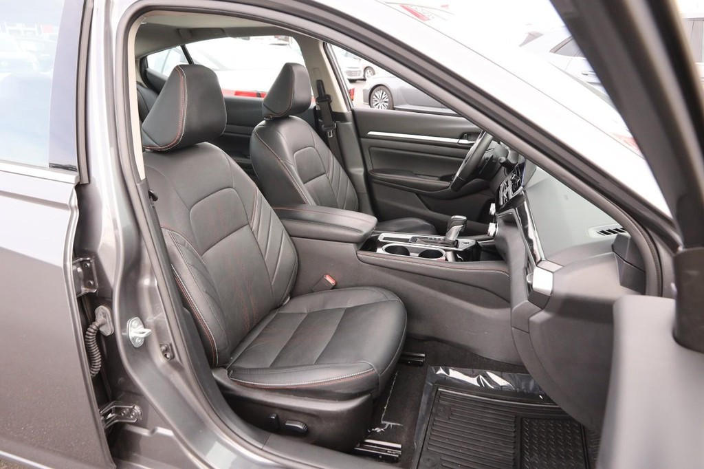 Nissan Altima Vehicle Image 24