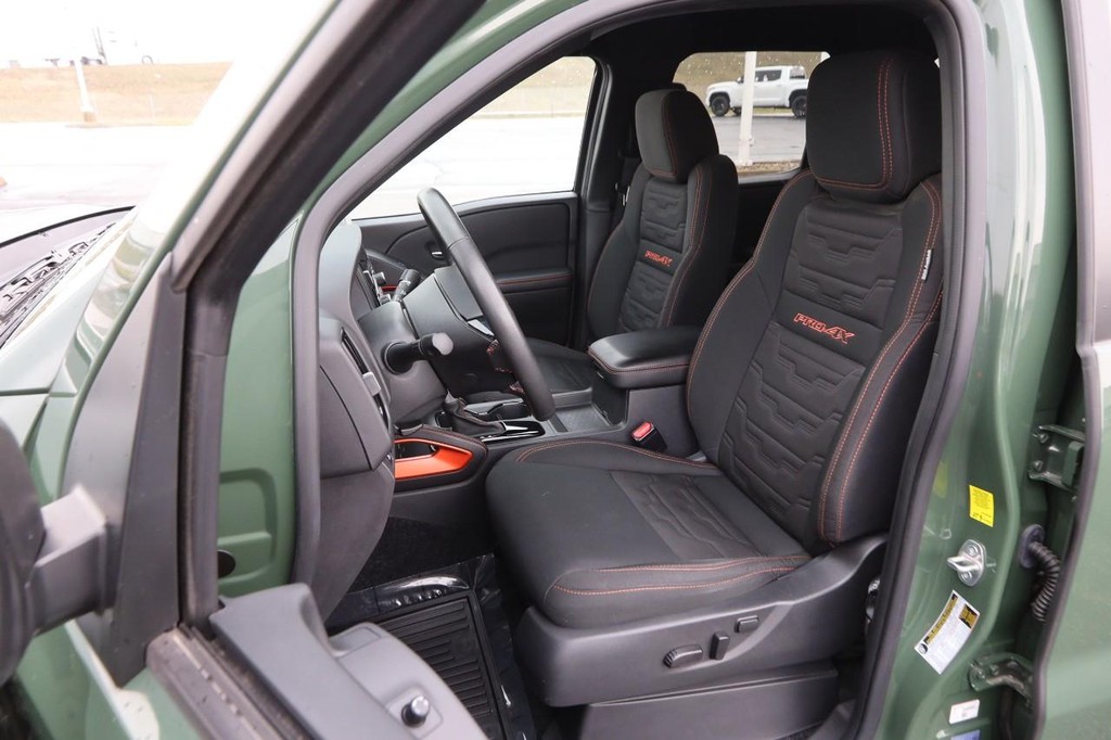 Nissan Frontier Vehicle Image 08