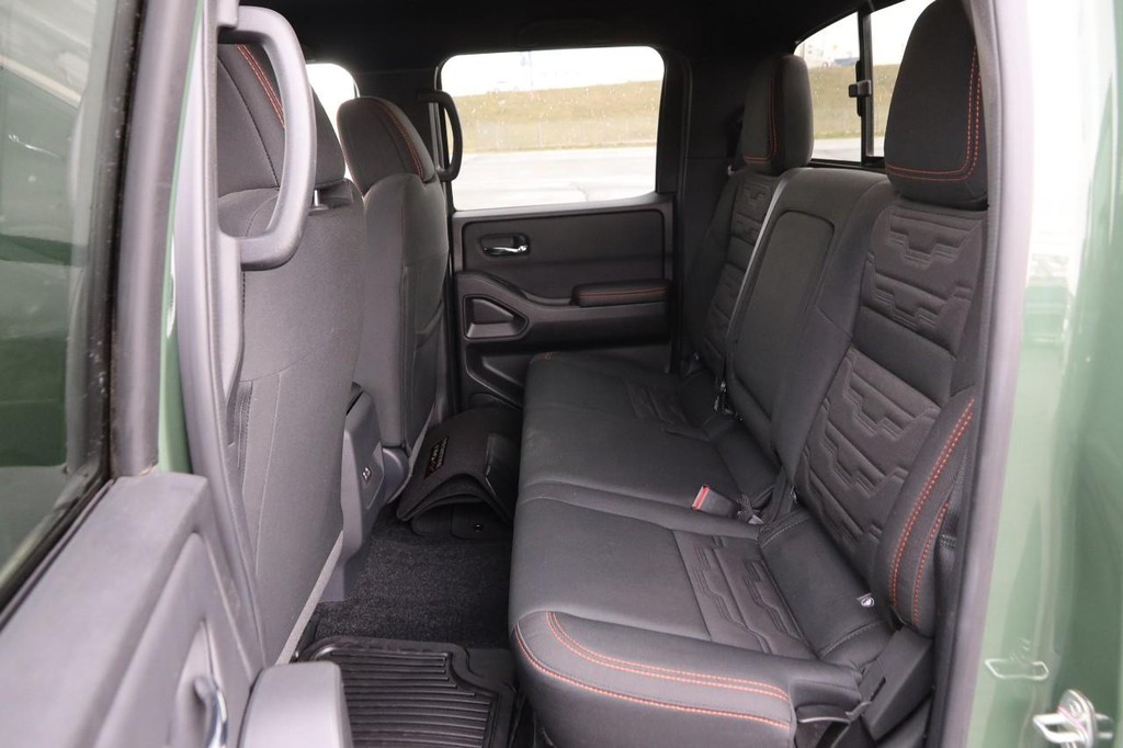 Nissan Frontier Vehicle Image 09