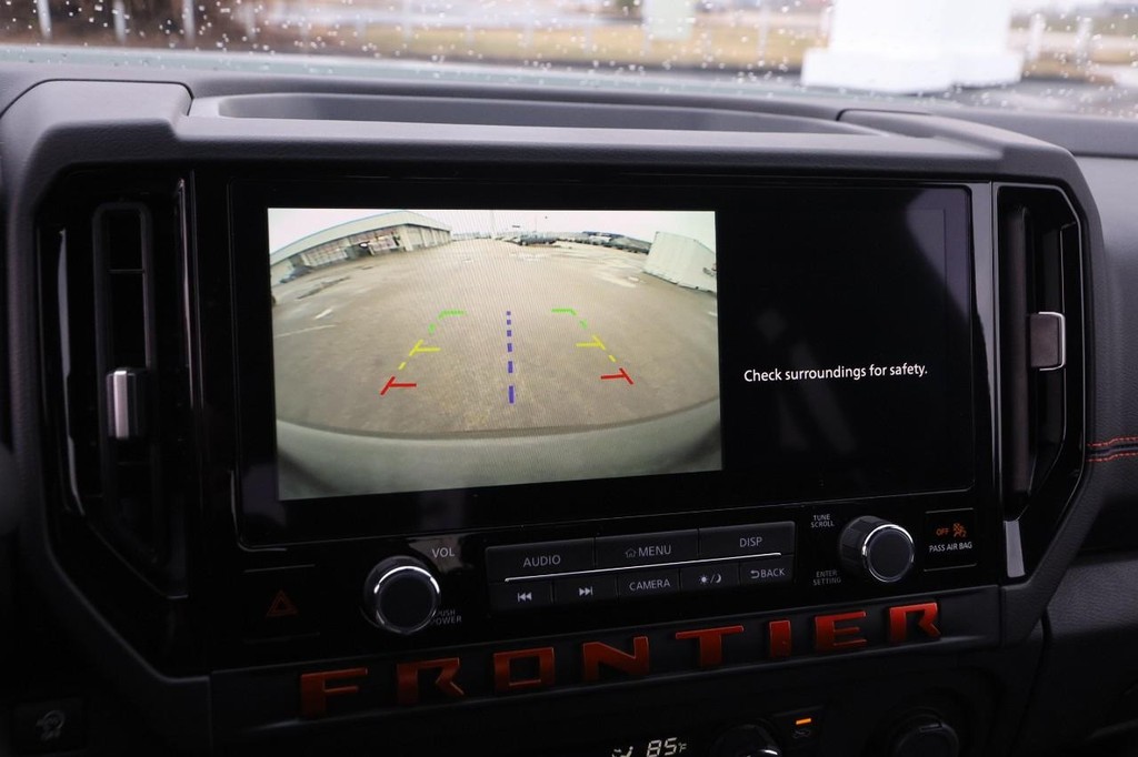 Nissan Frontier Vehicle Image 17