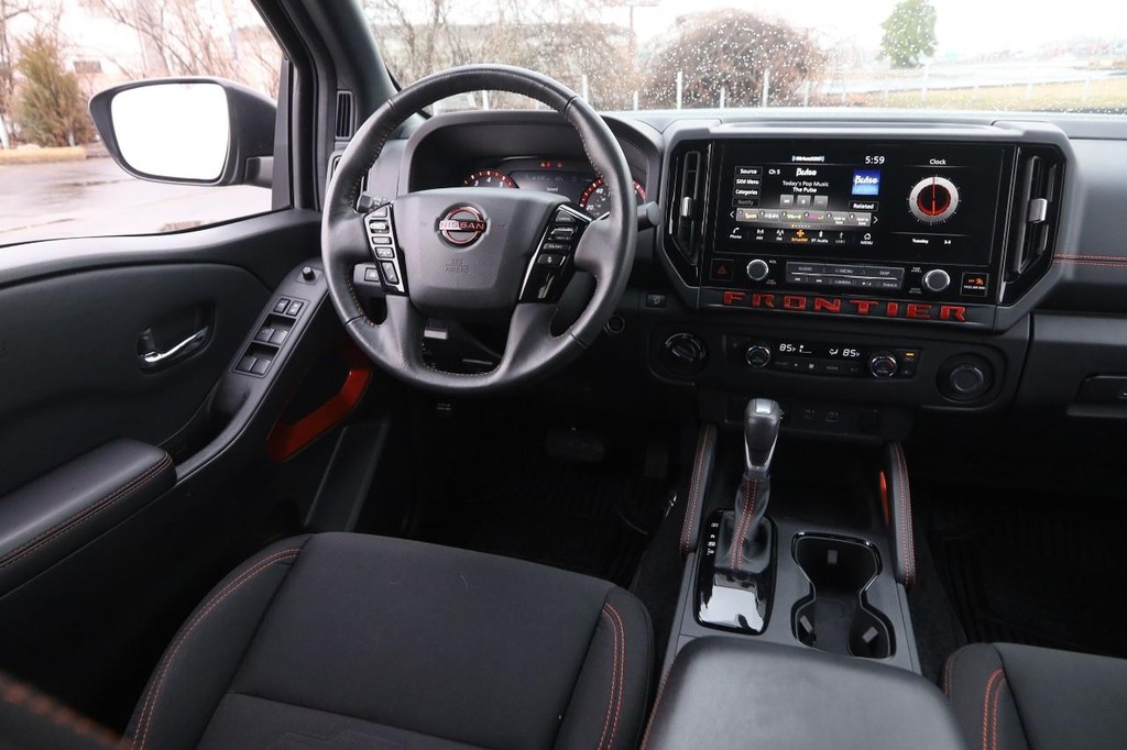 Nissan Frontier Vehicle Image 21