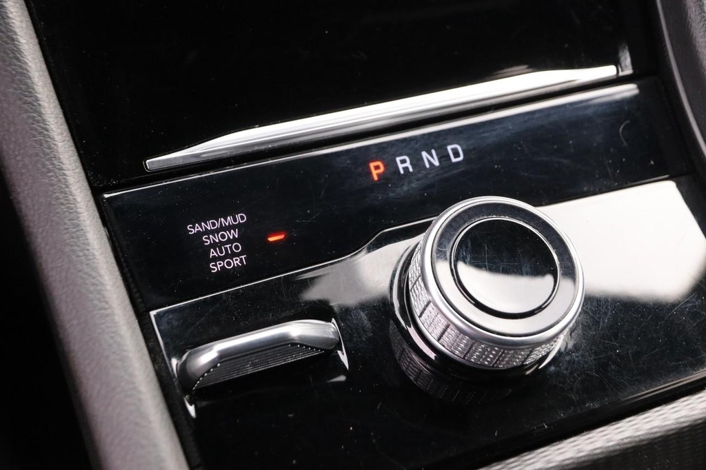 Jeep Grand Cherokee L Vehicle Full-screen Gallery Image 21