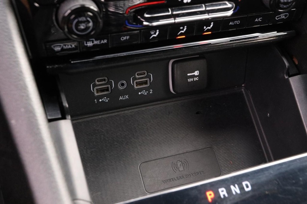 Jeep Grand Cherokee L Vehicle Full-screen Gallery Image 22