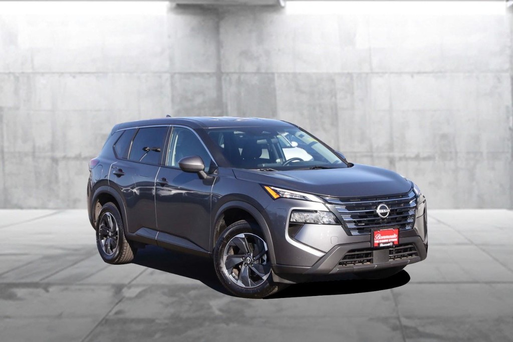 Nissan Rogue Vehicle Full-screen Gallery Image 2