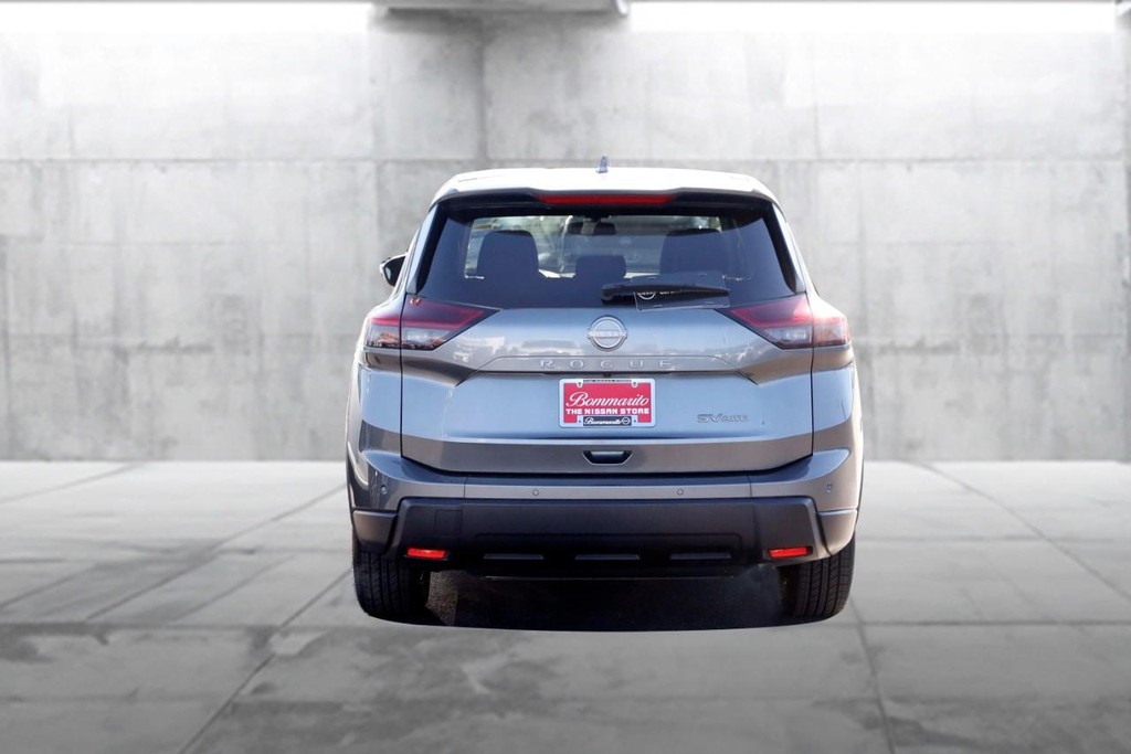 Nissan Rogue Vehicle Full-screen Gallery Image 6