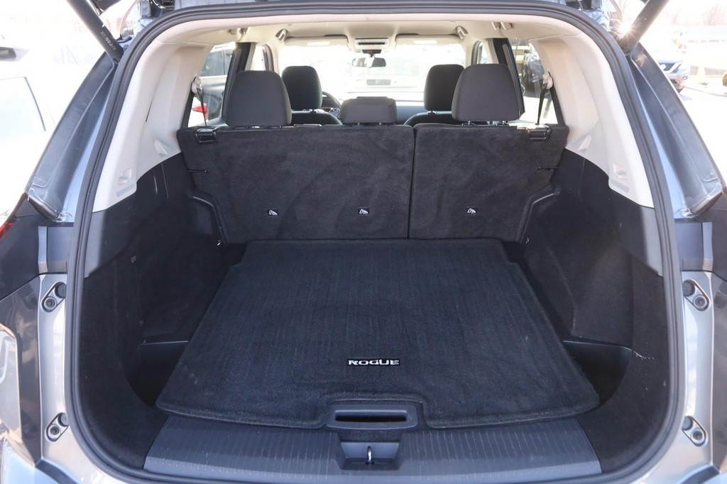 Nissan Rogue Vehicle Full-screen Gallery Image 7