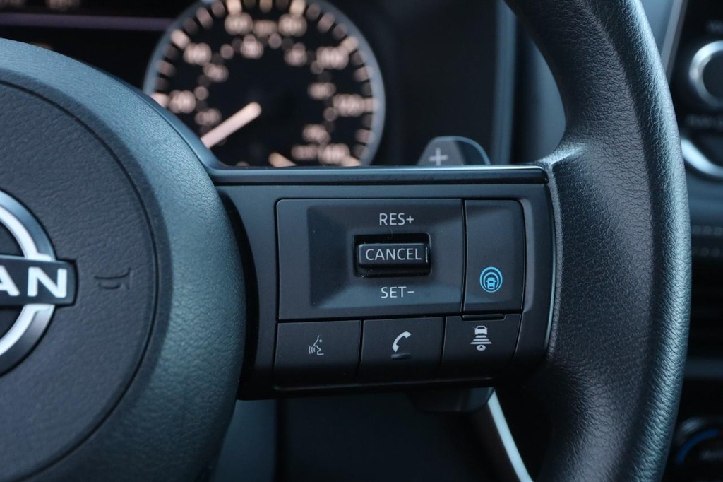 Nissan Rogue Vehicle Full-screen Gallery Image 13