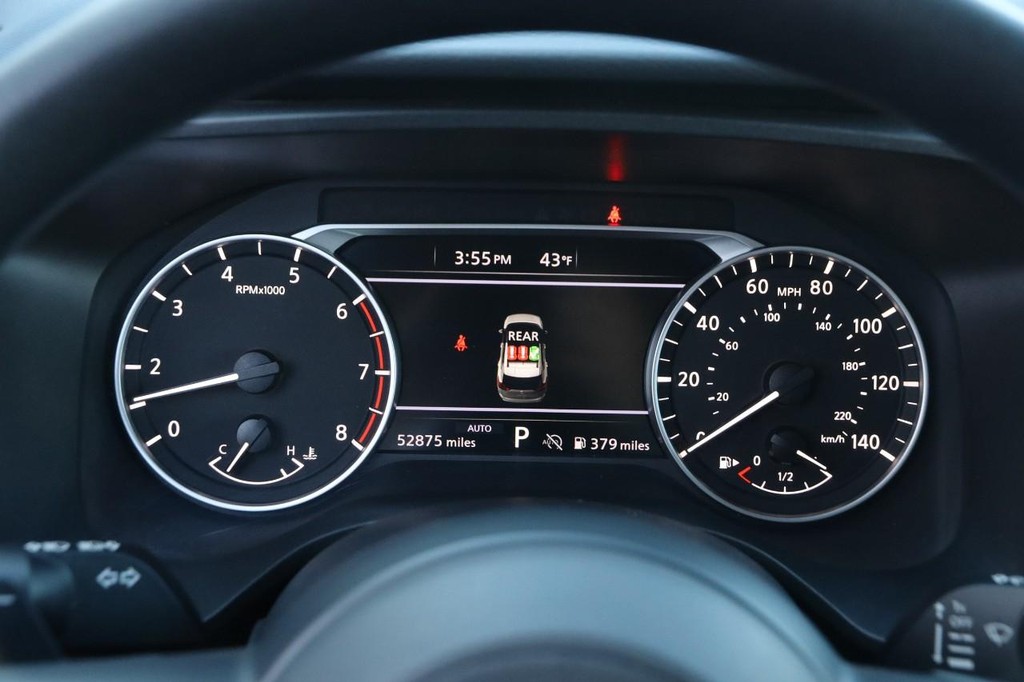 Nissan Rogue Vehicle Full-screen Gallery Image 14