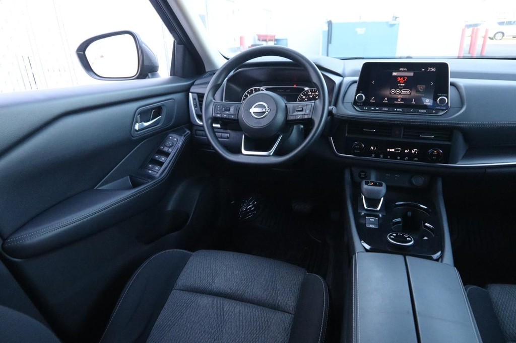 Nissan Rogue Vehicle Full-screen Gallery Image 23