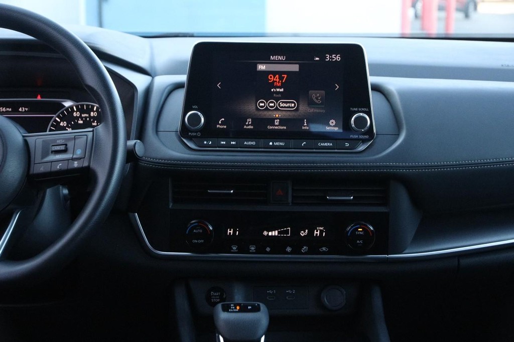 Nissan Rogue Vehicle Full-screen Gallery Image 25