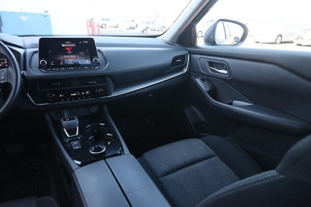 Nissan Rogue Vehicle Full-screen Gallery Image 26