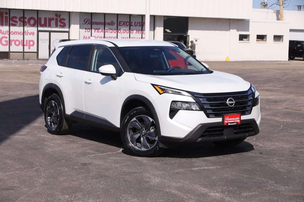 Nissan Rogue Vehicle Full-screen Gallery Image 2