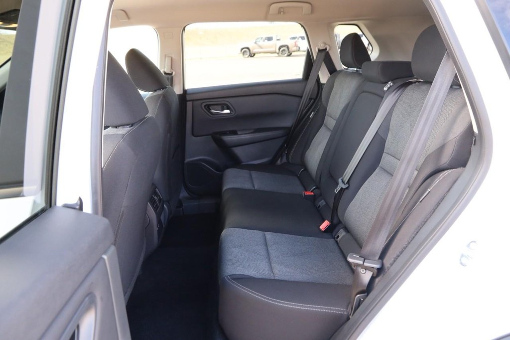 Nissan Rogue Vehicle Full-screen Gallery Image 10