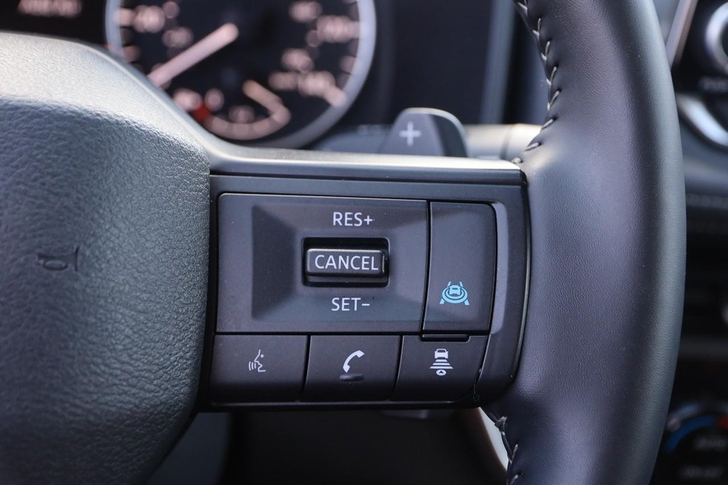 Nissan Rogue Vehicle Full-screen Gallery Image 13