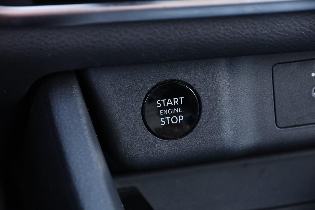 Nissan Rogue Vehicle Full-screen Gallery Image 15