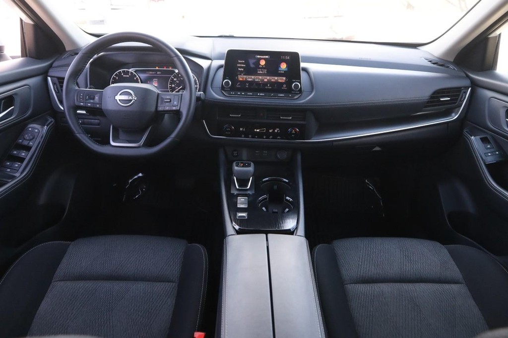 Nissan Rogue Vehicle Full-screen Gallery Image 21