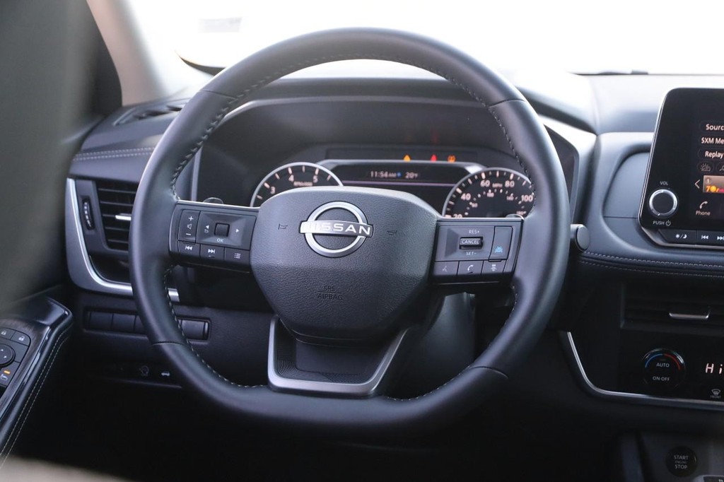 Nissan Rogue Vehicle Full-screen Gallery Image 23