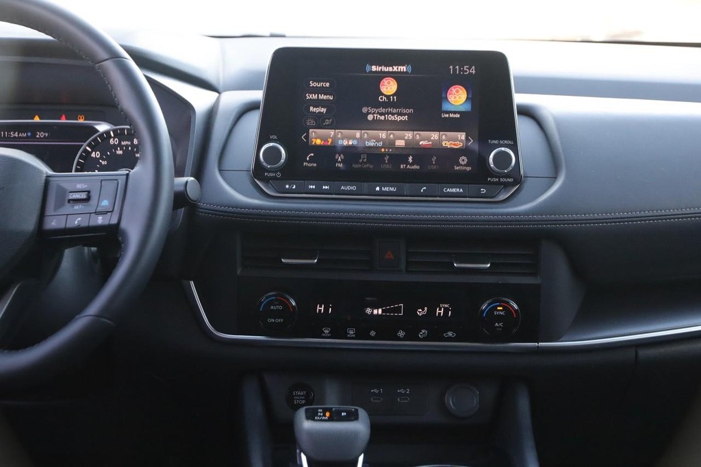 Nissan Rogue Vehicle Full-screen Gallery Image 24