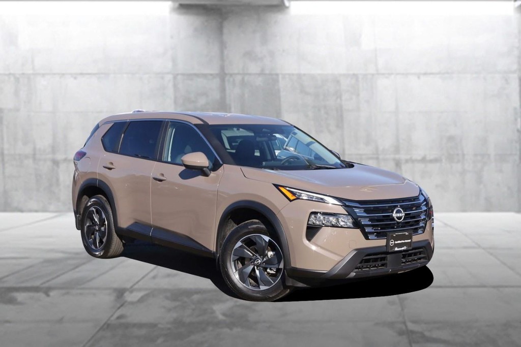 Nissan Rogue Vehicle Full-screen Gallery Image 2