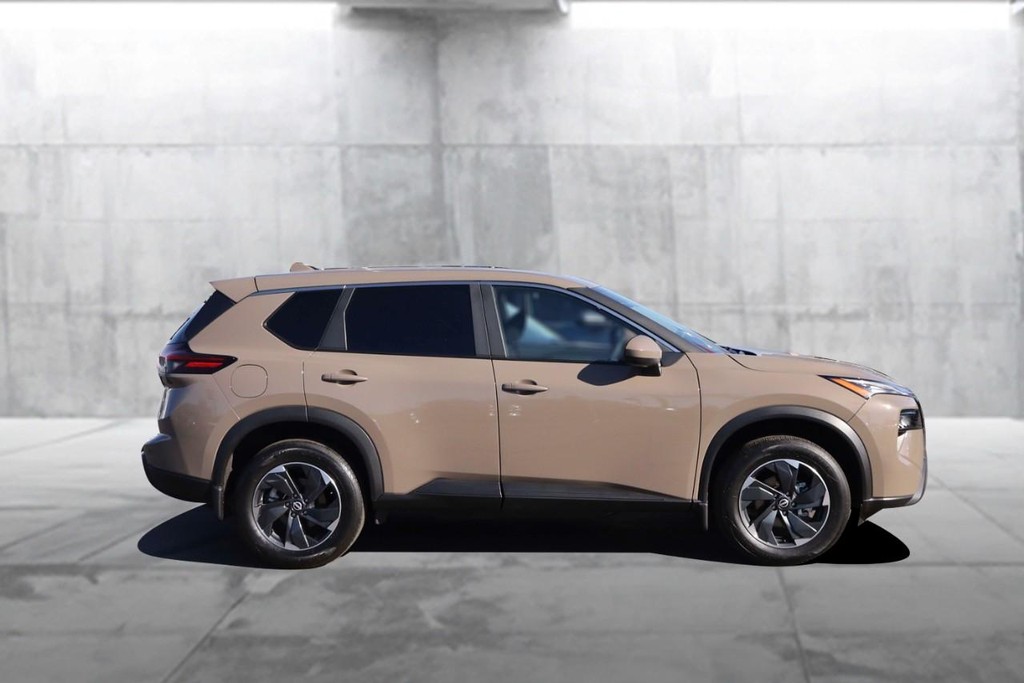Nissan Rogue Vehicle Full-screen Gallery Image 5