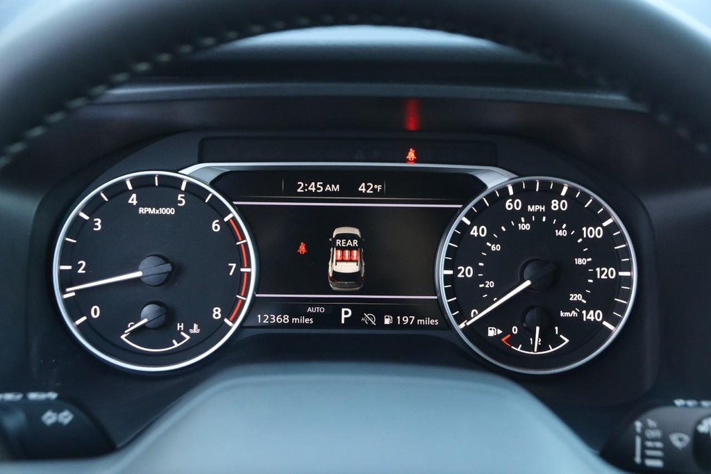 Nissan Rogue Vehicle Full-screen Gallery Image 14