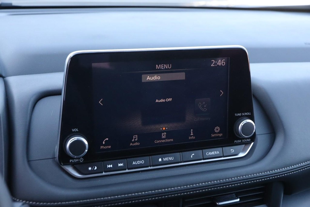 Nissan Rogue Vehicle Full-screen Gallery Image 16