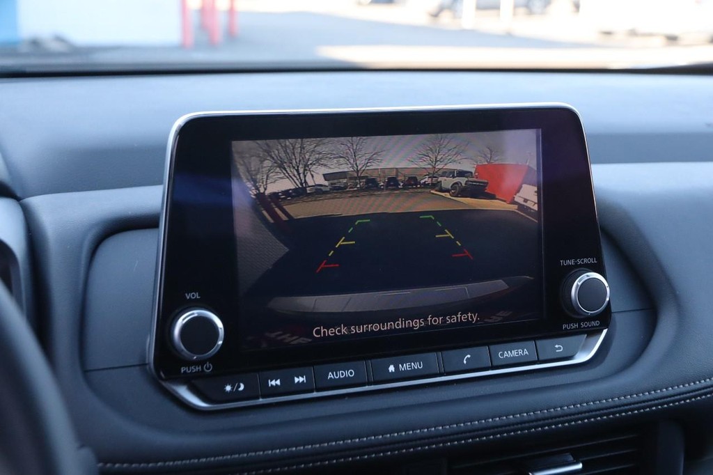 Nissan Rogue Vehicle Full-screen Gallery Image 17