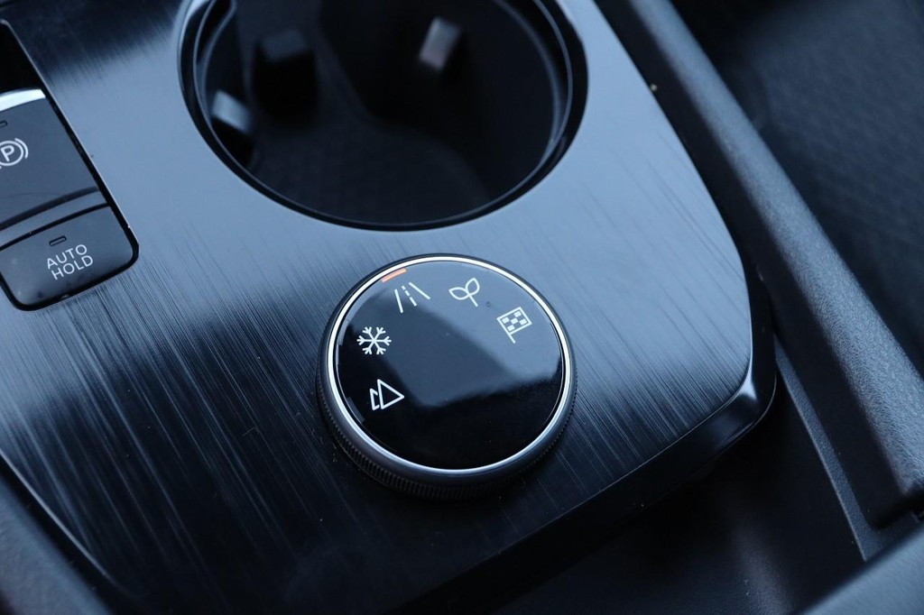 Nissan Rogue Vehicle Full-screen Gallery Image 19