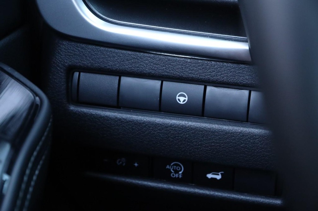 Nissan Rogue Vehicle Full-screen Gallery Image 20