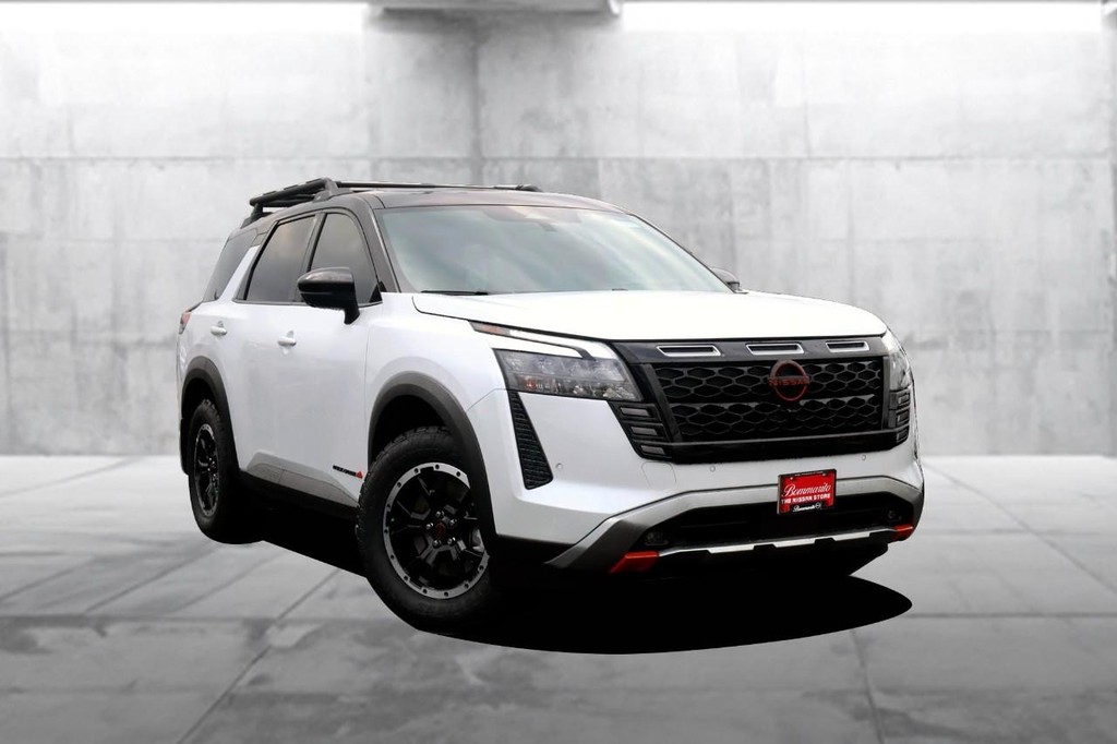 Nissan Pathfinder Vehicle Image 02