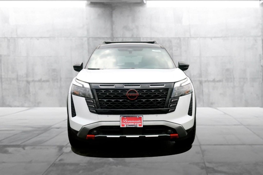 Nissan Pathfinder Vehicle Image 04
