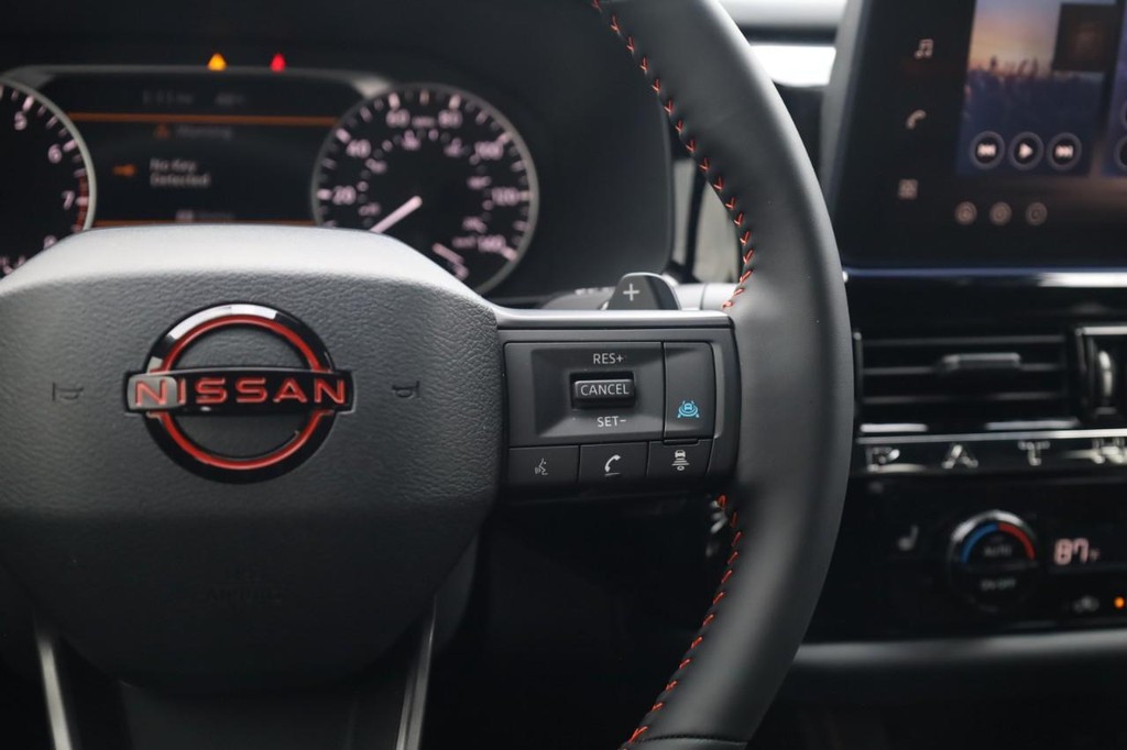 Nissan Pathfinder Vehicle Image 09