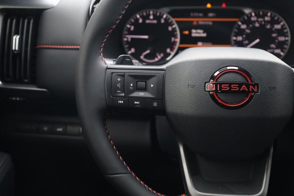 Nissan Pathfinder Vehicle Image 10