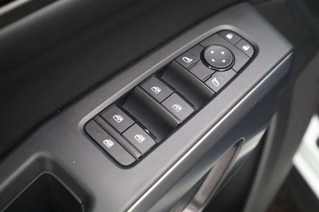 Nissan Pathfinder Vehicle Image 11