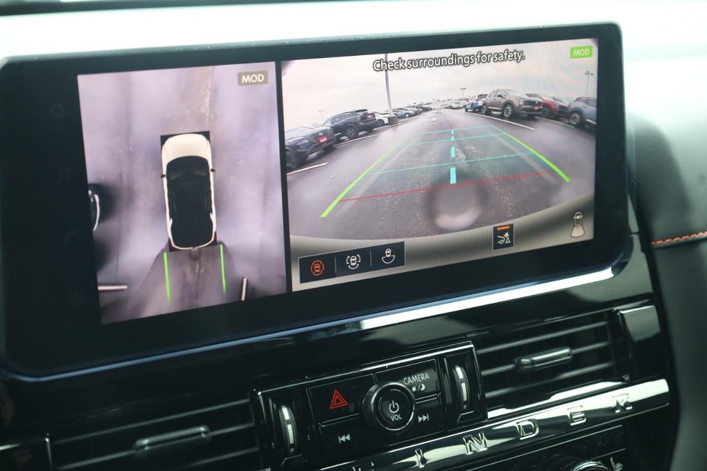 Nissan Pathfinder Vehicle Image 15