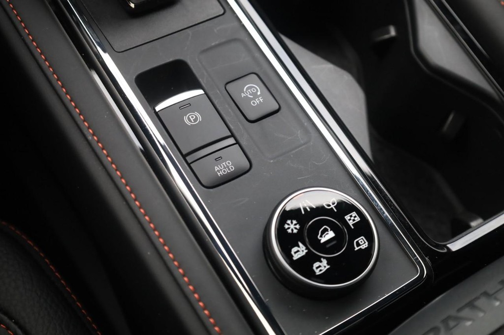 Nissan Pathfinder Vehicle Image 18