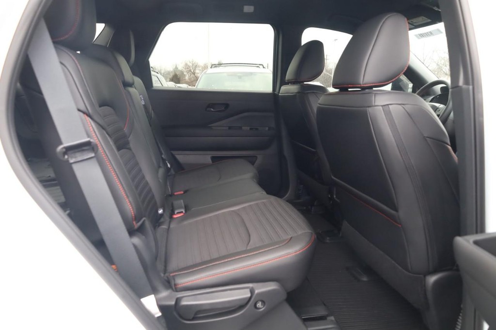 Nissan Pathfinder Vehicle Image 21