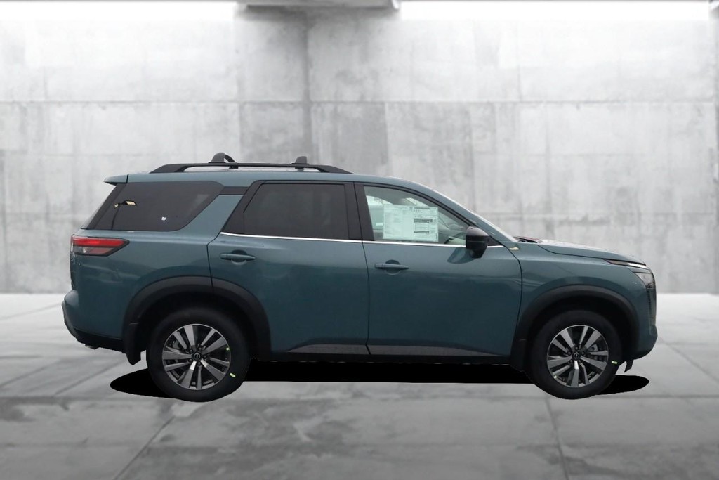 Nissan Pathfinder Vehicle Image 05