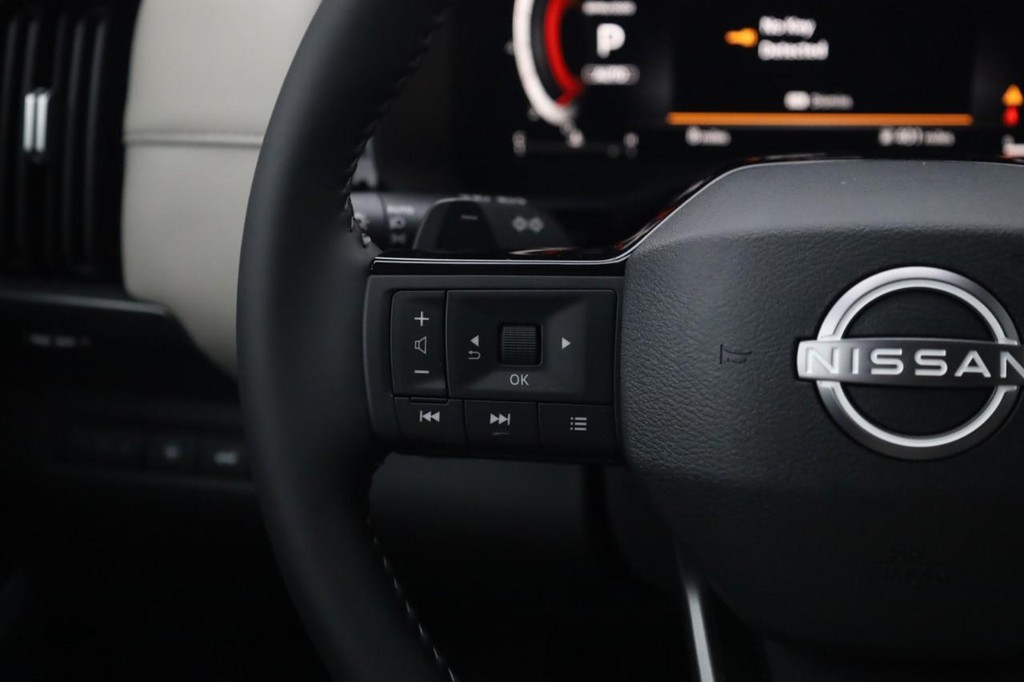 Nissan Pathfinder Vehicle Image 10