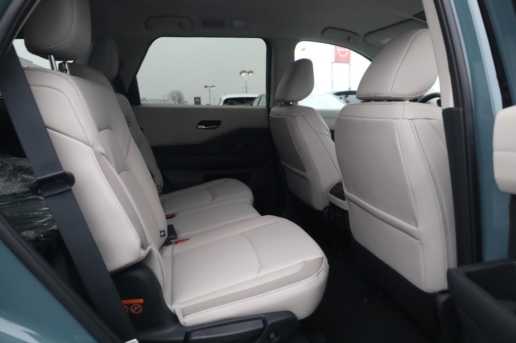 Nissan Pathfinder Vehicle Image 22
