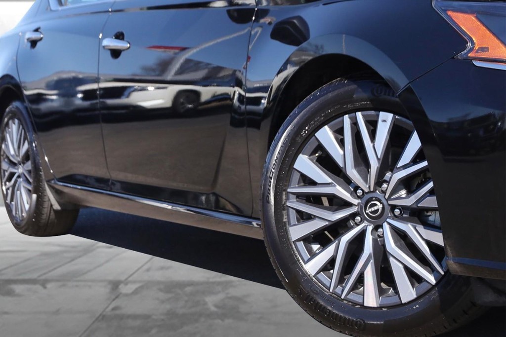 Nissan Altima Vehicle Image 03