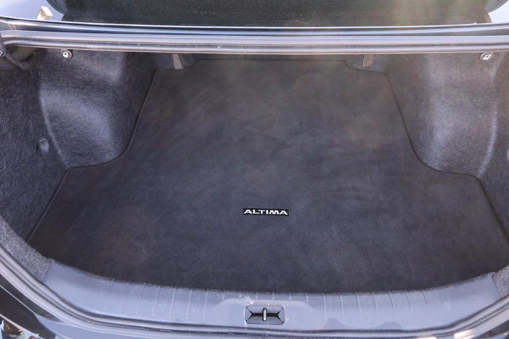 Nissan Altima Vehicle Image 07