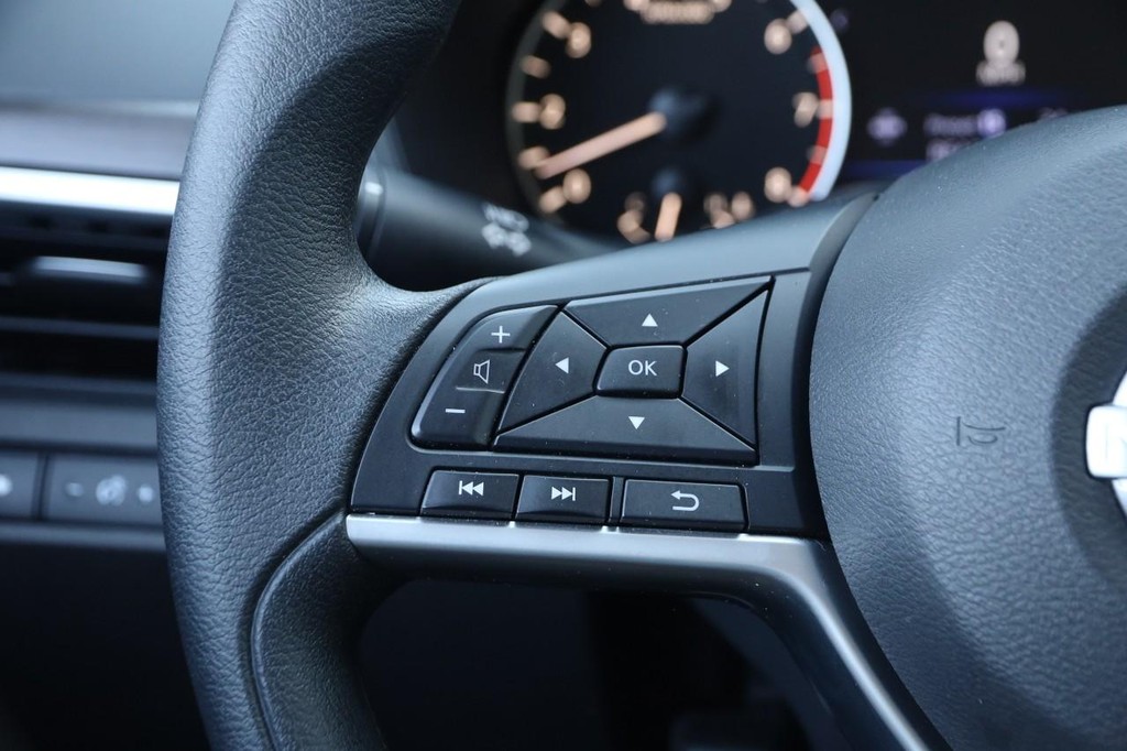 Nissan Altima Vehicle Image 11