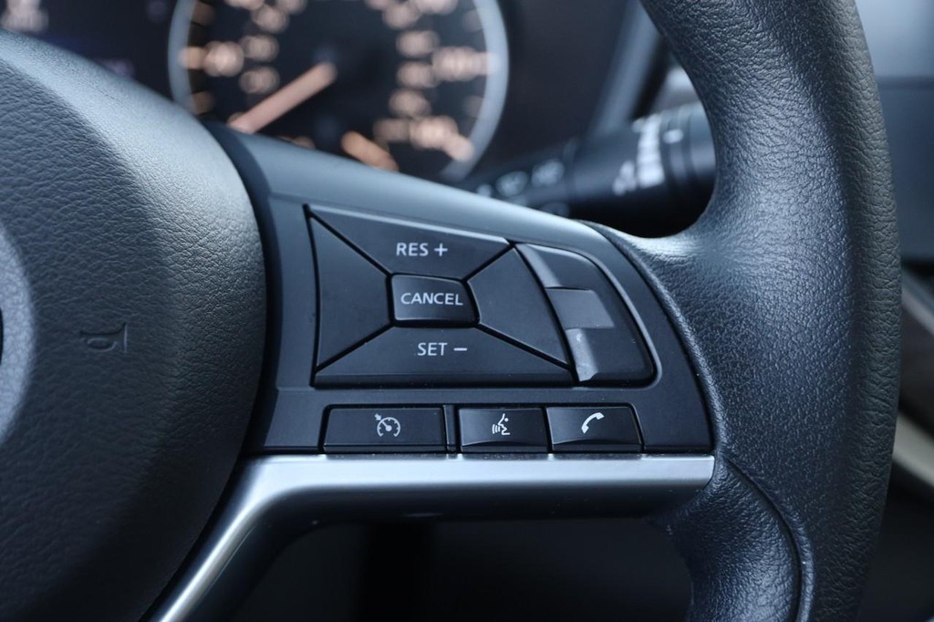 Nissan Altima Vehicle Image 12