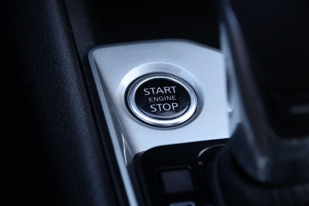 Nissan Altima Vehicle Image 14