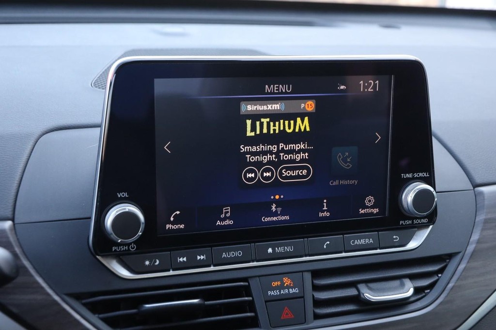 Nissan Altima Vehicle Image 15