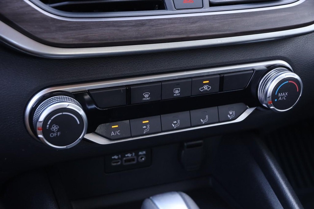 Nissan Altima Vehicle Image 17